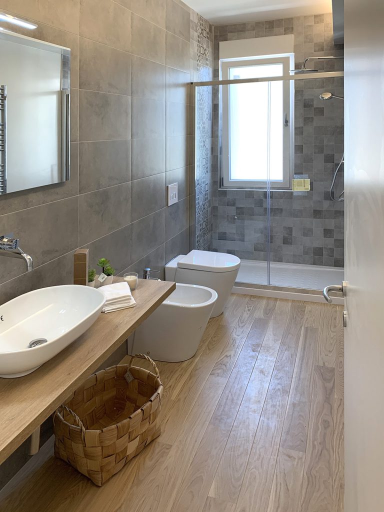 Appartamento Via Codroipo (UD) - Bagno prima della ristrutturazione (1)