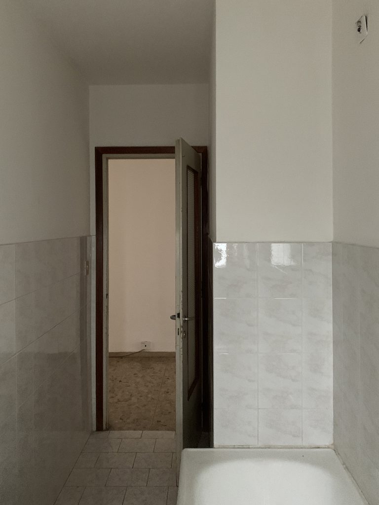 Appartamento Viale Venezia (UD) - Bagno principale prima della ristrutturazione (1)