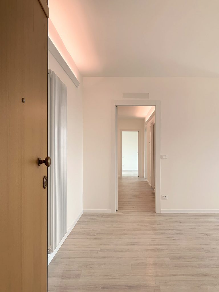 Appartamento Viale Venezia (UD) - Corridoio dopo la ristrutturazione (2)