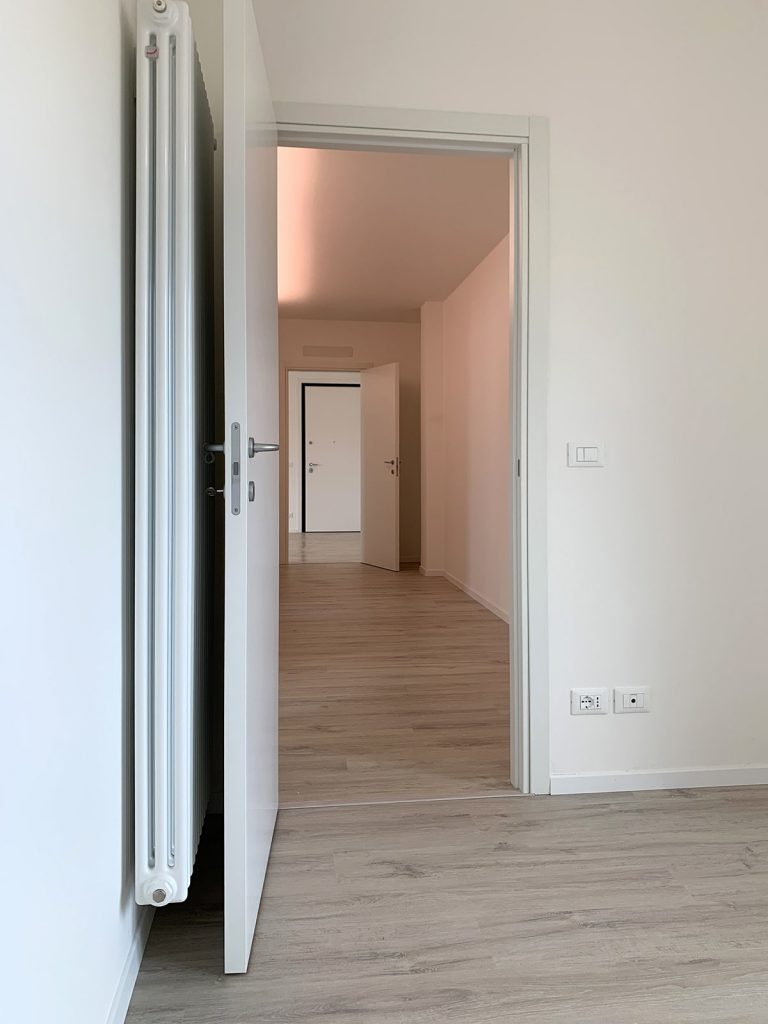Appartamento Viale Venezia (UD) - Disimpegno notte dopo la ristrutturazione (2)