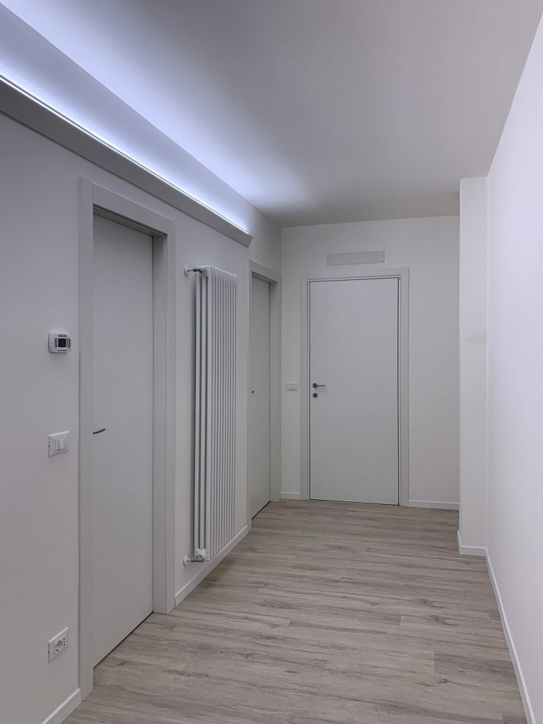 Appartamento Viale Venezia (UD) - Disimpegno notte dopo la ristrutturazione (3)