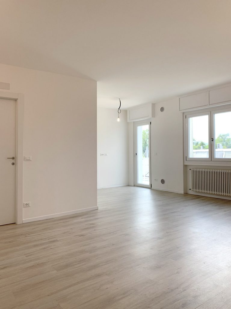 Appartamento Viale Venezia (UD) - Zona giorno prima della ristrutturazione (1)