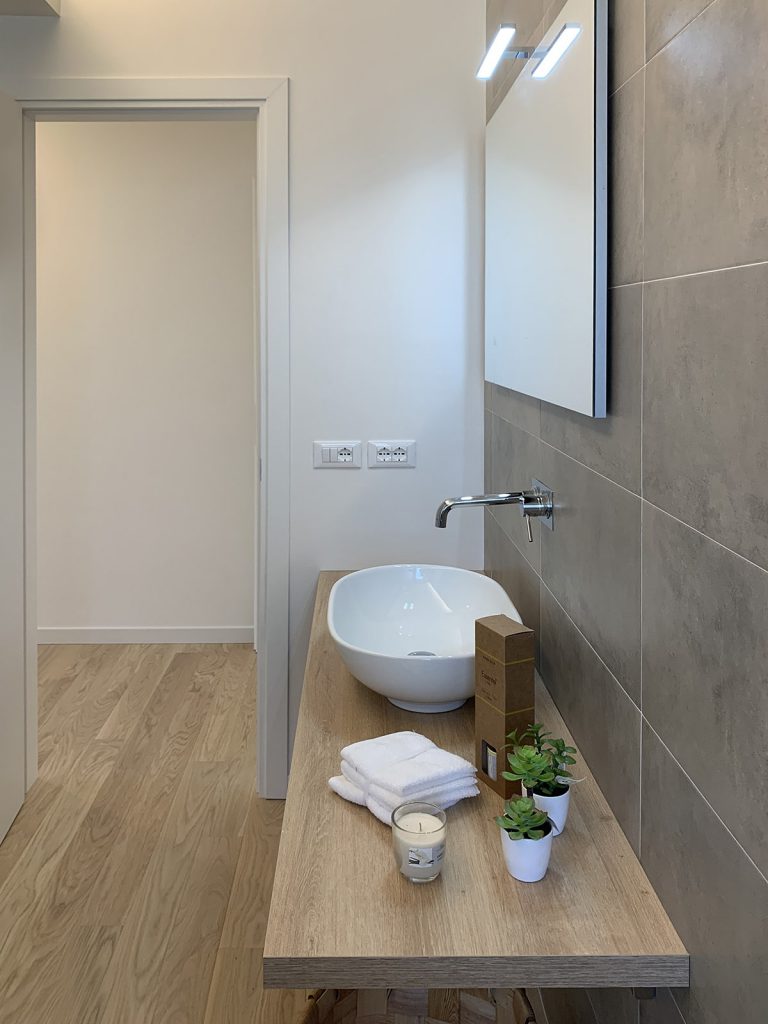 Appartamento Via Codroipo (UD) - Bagno dopo la ristrutturazione (2)