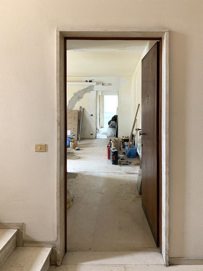 Appartamento Via Codroipo (UD) - Ingresso prima della ristrutturazione (1)