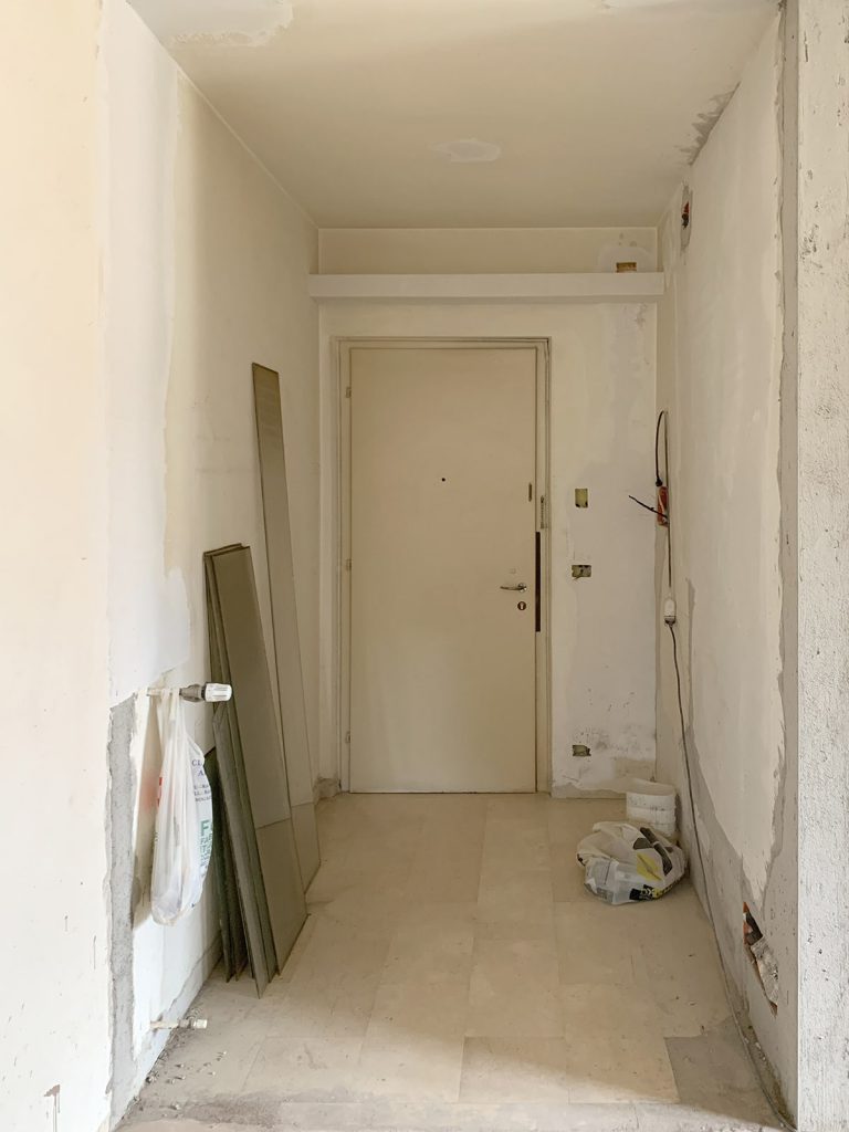 Appartamento Via Codroipo (UD) - Ingresso prima della ristrutturazione (2)