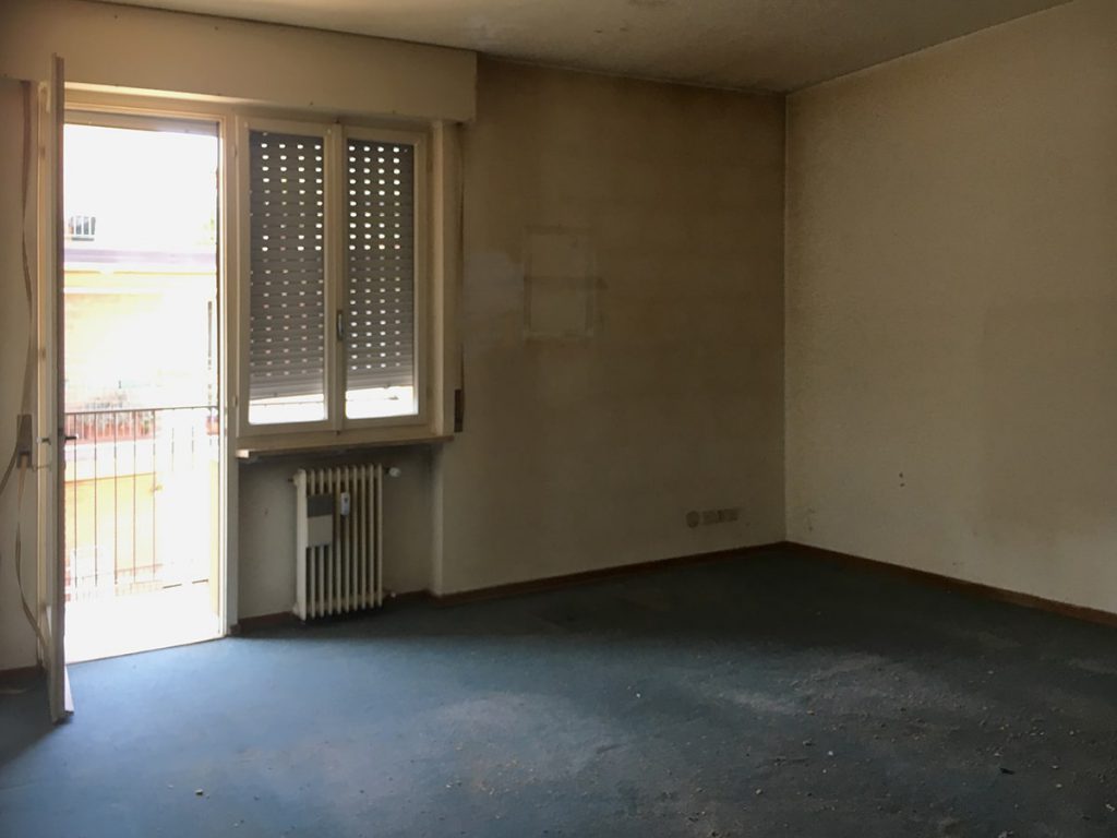 Appartamento Via Codroipo (UD) - Zona living prima della ristrutturazione (2)