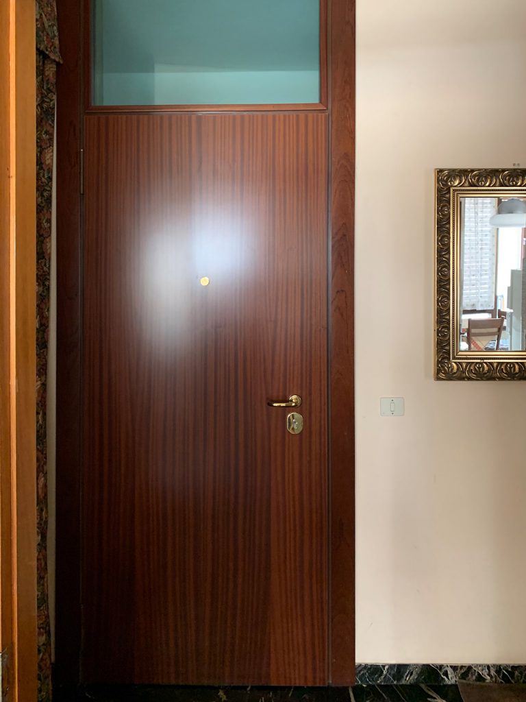 Appartamento Via Licinio (UD) - Ingresso prima della ristrutturazione (1)