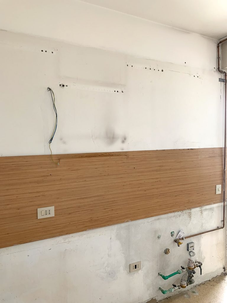 Appartamento Via Buttrio (UD) - Parete cucina prima della ristrutturazione