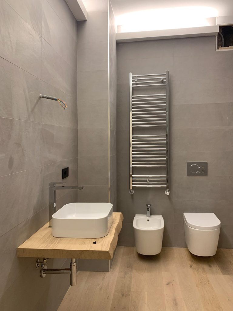 Via del freddo (UD) - Ex cucina trasformata in bagno lavanderia dopo la ristrutturazione