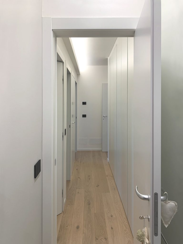 Appartamento viale Venezia (UD) - Corridoio dopo la ristrutturazione
